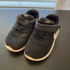 Nike Tanjun black velcro toddler sneakers